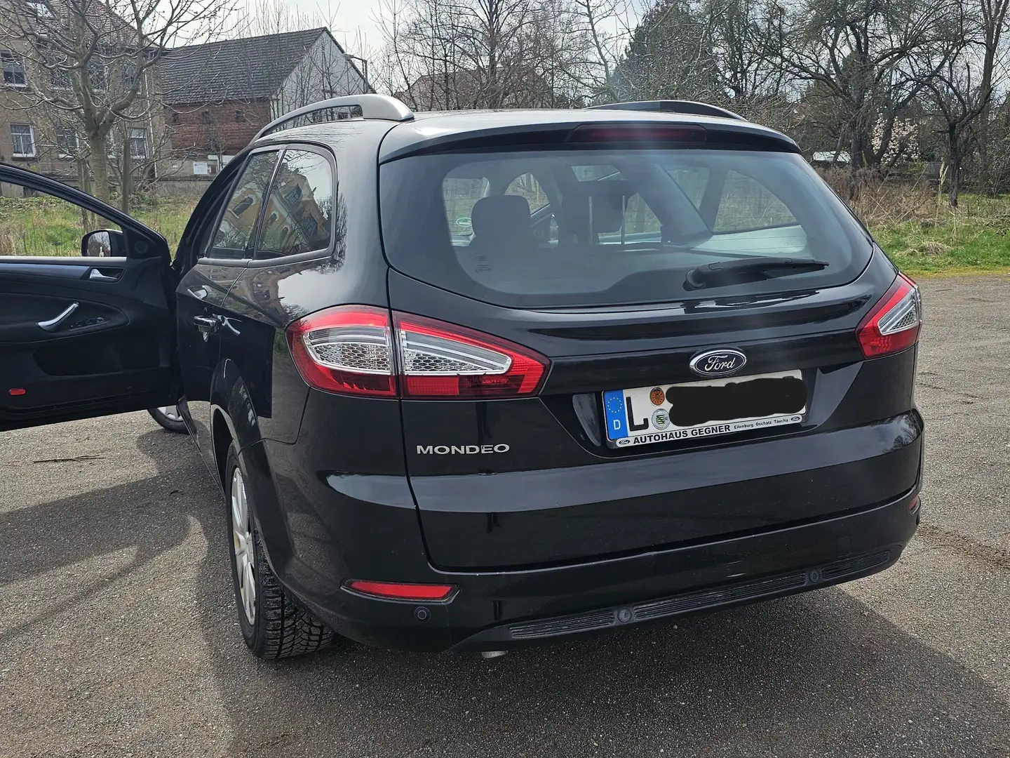 Ford Mondeo Mondeo Turnier 1.6 EcoBoost Start-Stopp Titanium Schwarz - 2