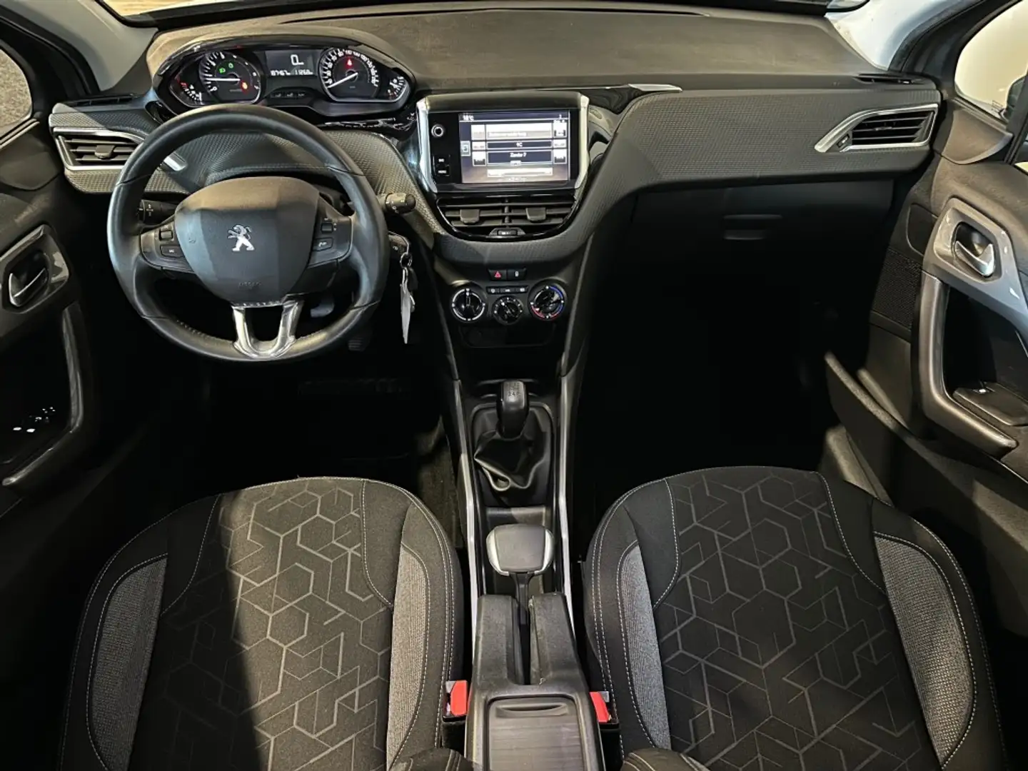 Peugeot 2008 1.2 PURET. BLUE LION NAP l AIRCO l CARPLAY l TREKH Gris - 2