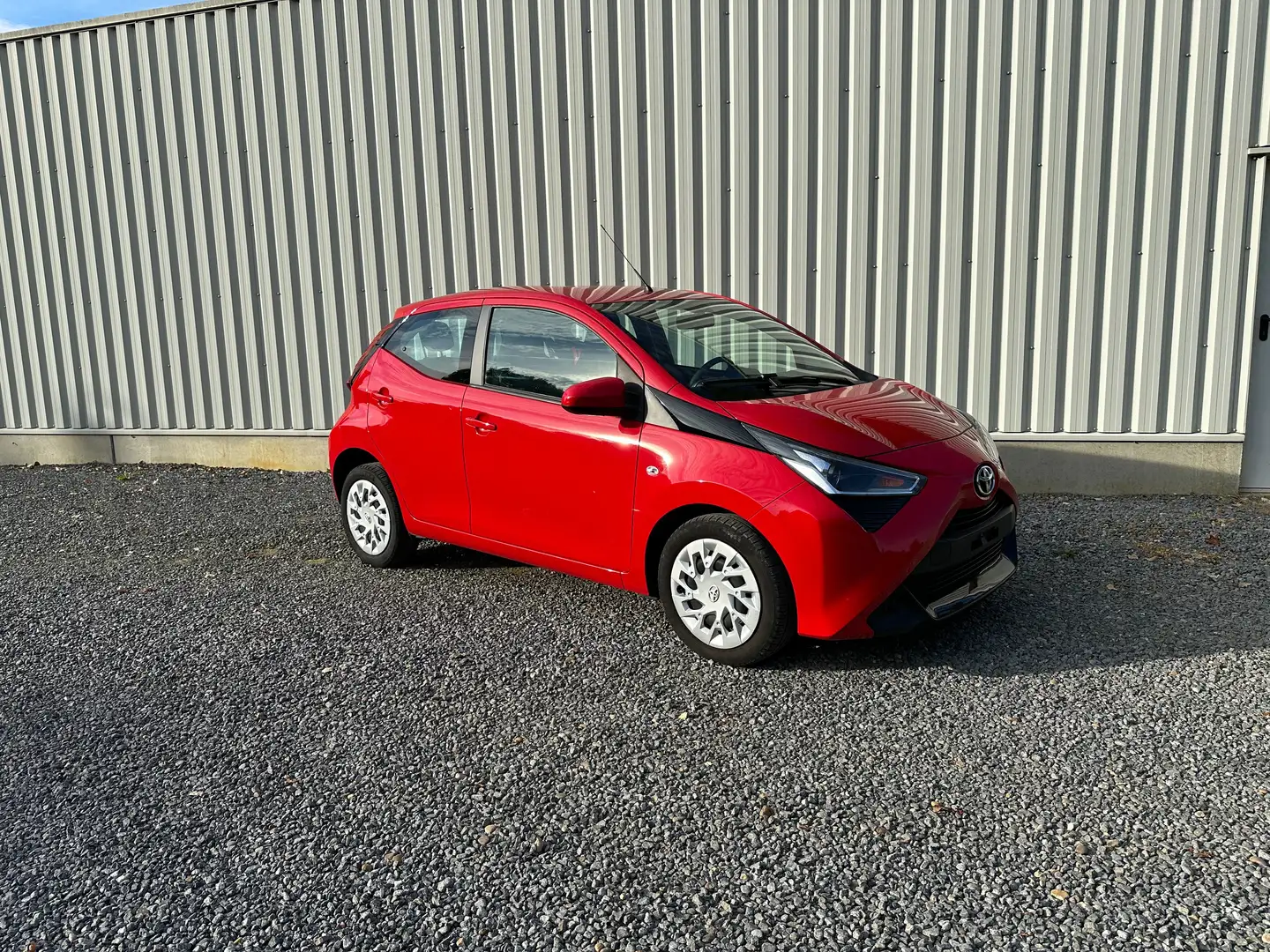 Toyota Aygo Aygo x Apple carplay android airco camera garantie Rouge - 1