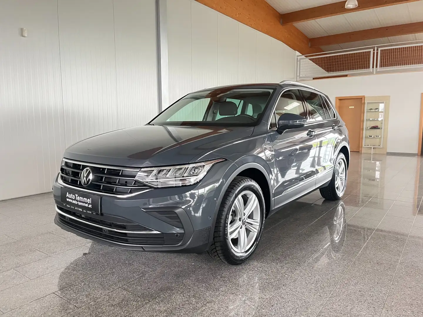 Volkswagen Tiguan Move 4Motion Garantie bis 01/2029 Grau - 2