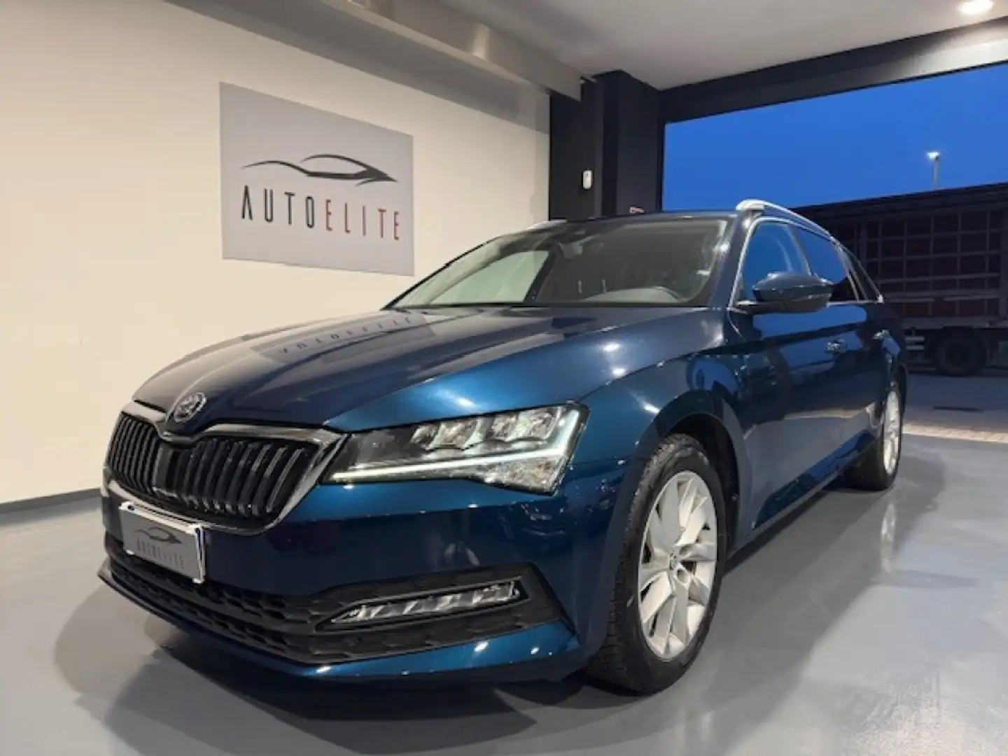 Skoda Superb 2.0 TDI EVO 150 CV SCR DSG Wagon Executive Bleu - 1