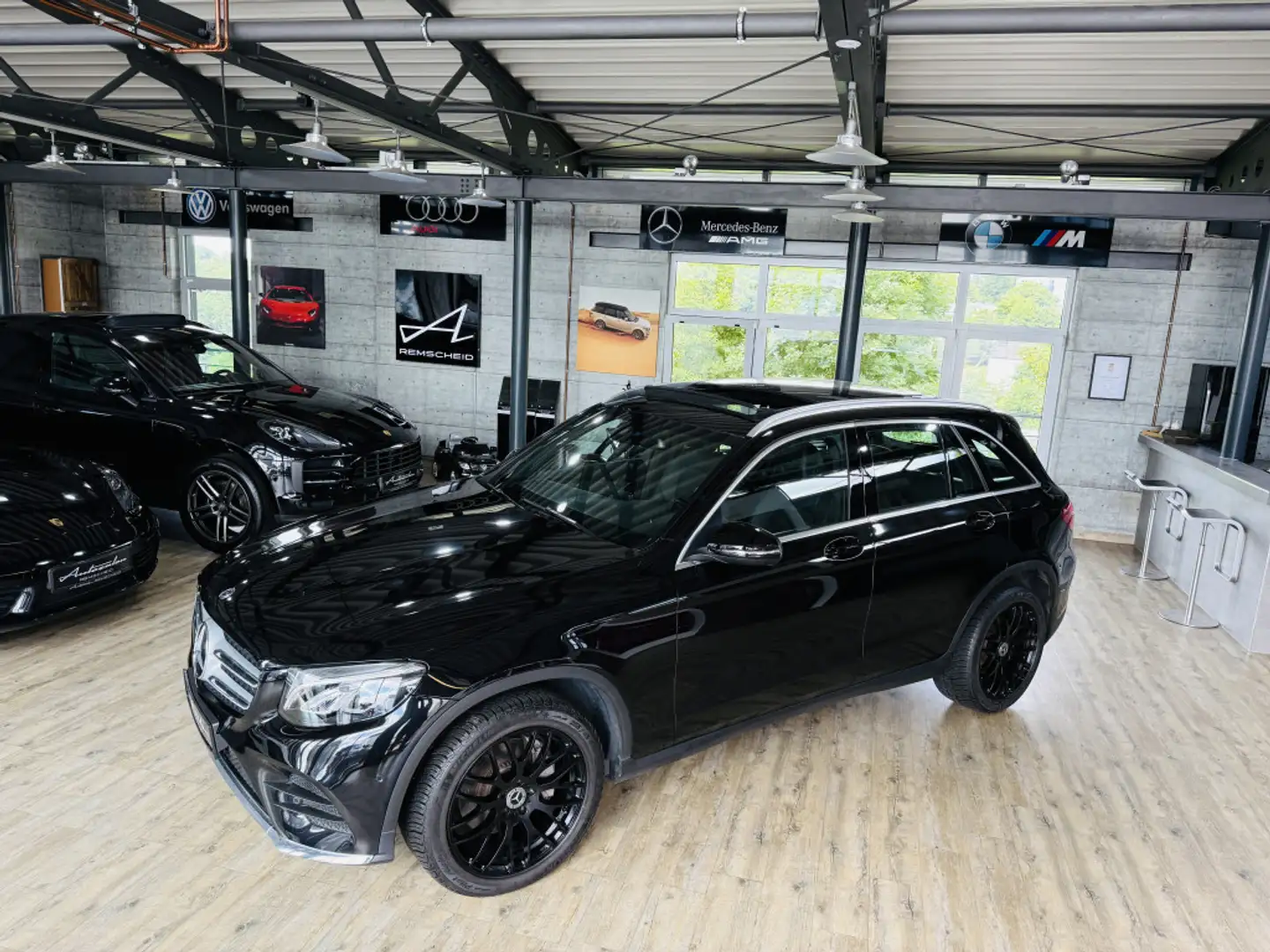 Mercedes-Benz GLC 250 AMG Line 4Matic*PANO*KAMERA*AHK*LED* Noir - 2