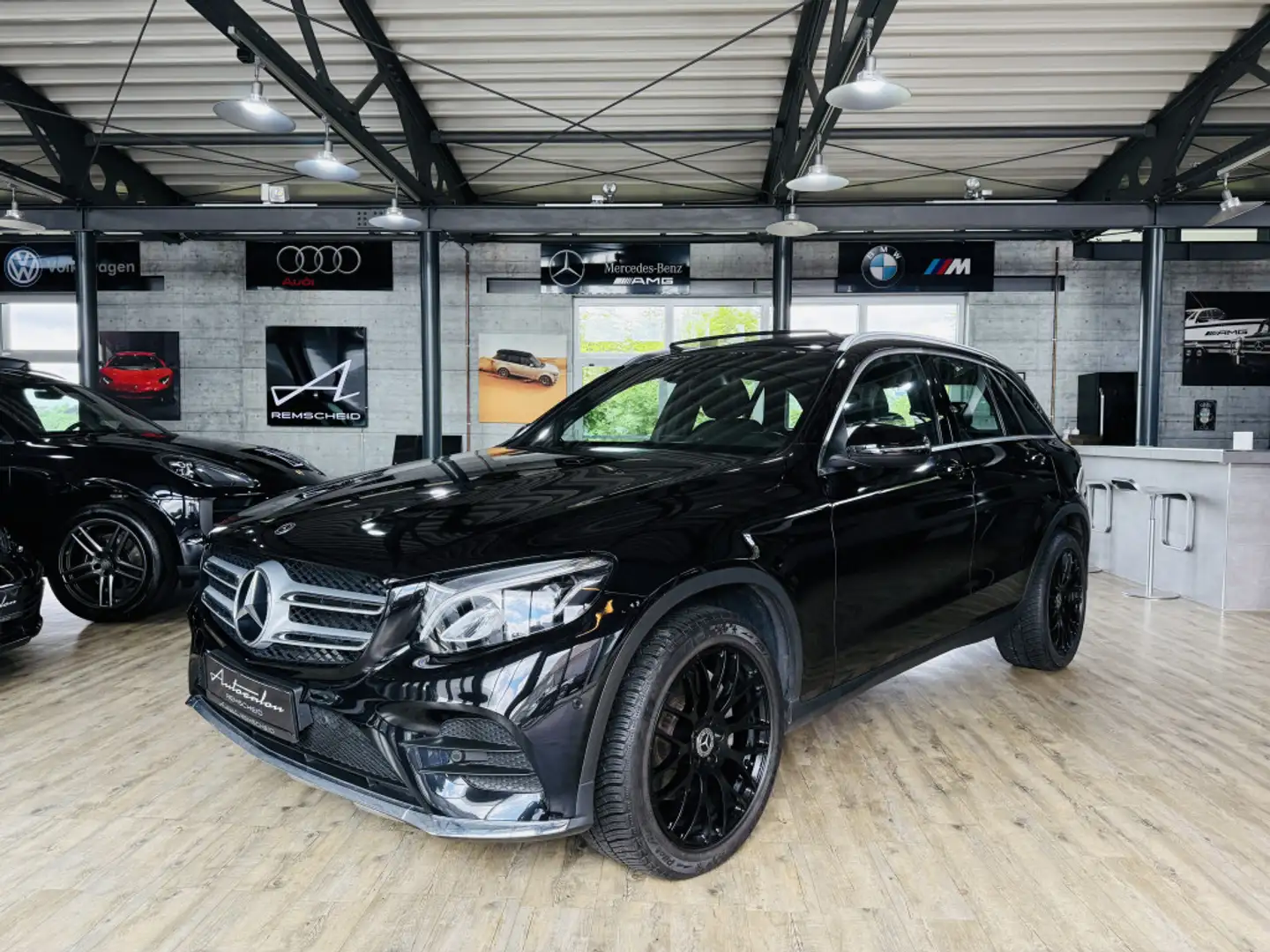 Mercedes-Benz GLC 250 AMG Line 4Matic*PANO*KAMERA*AHK*LED* Noir - 1