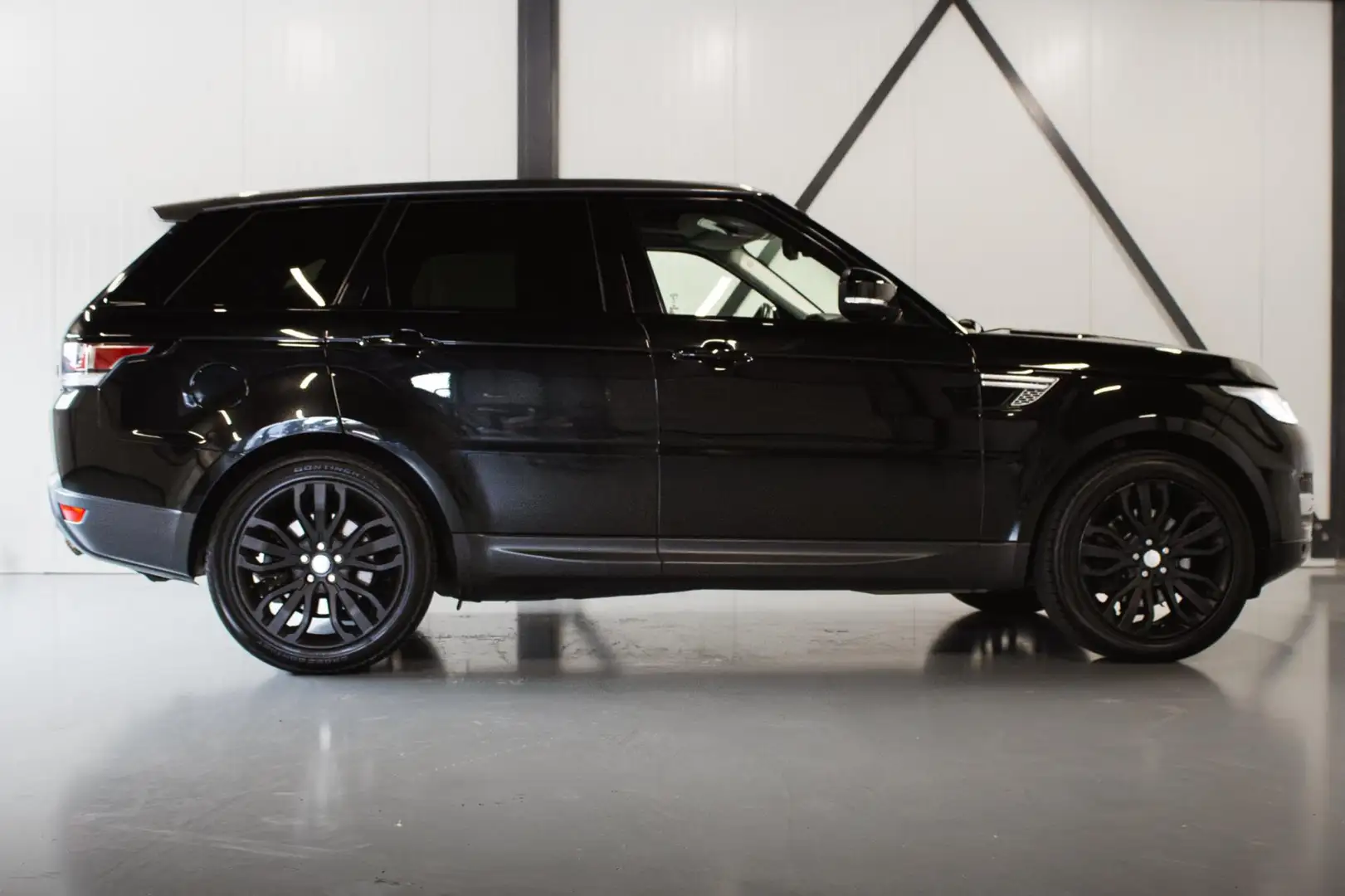 Land Rover Range Rover Sport 3.0 TDV6 HSE Dynamic | 21" | PANO | Trekhaak Negro - 2