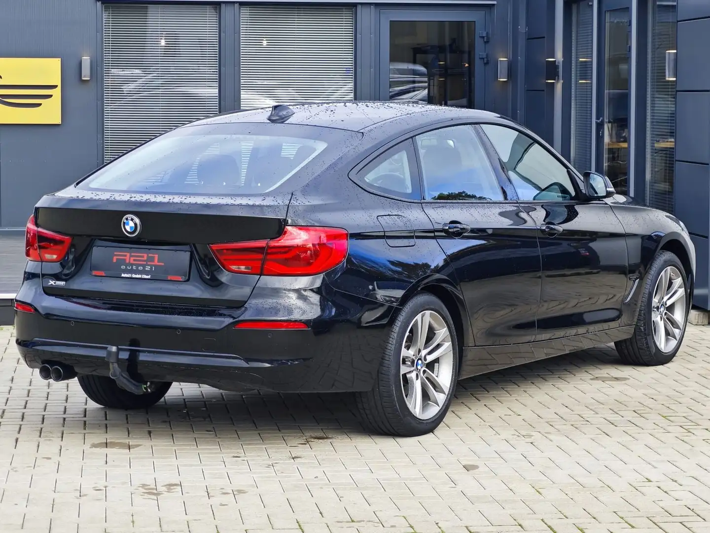 BMW 320 xDrive Sport Line|Navi-Prof|LED Schwarz - 2