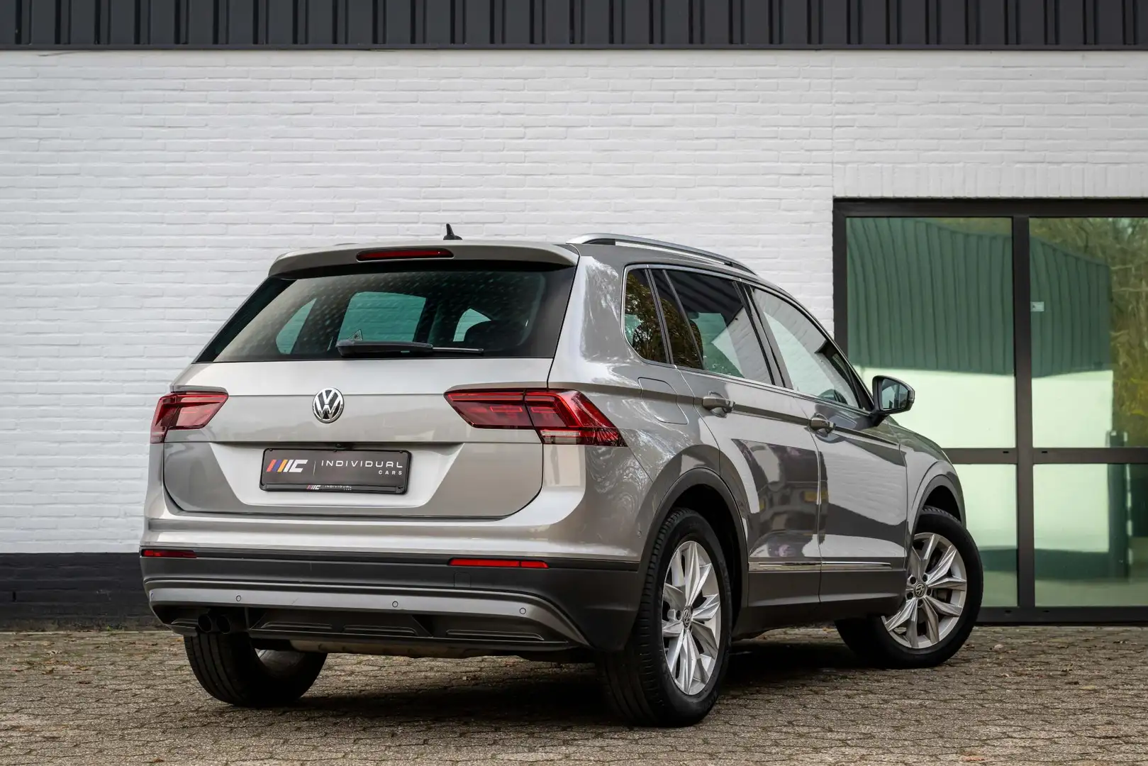 Volkswagen Tiguan 2.0 TSI 4Motion Highline 360c Trekhaak LED Massage - 2
