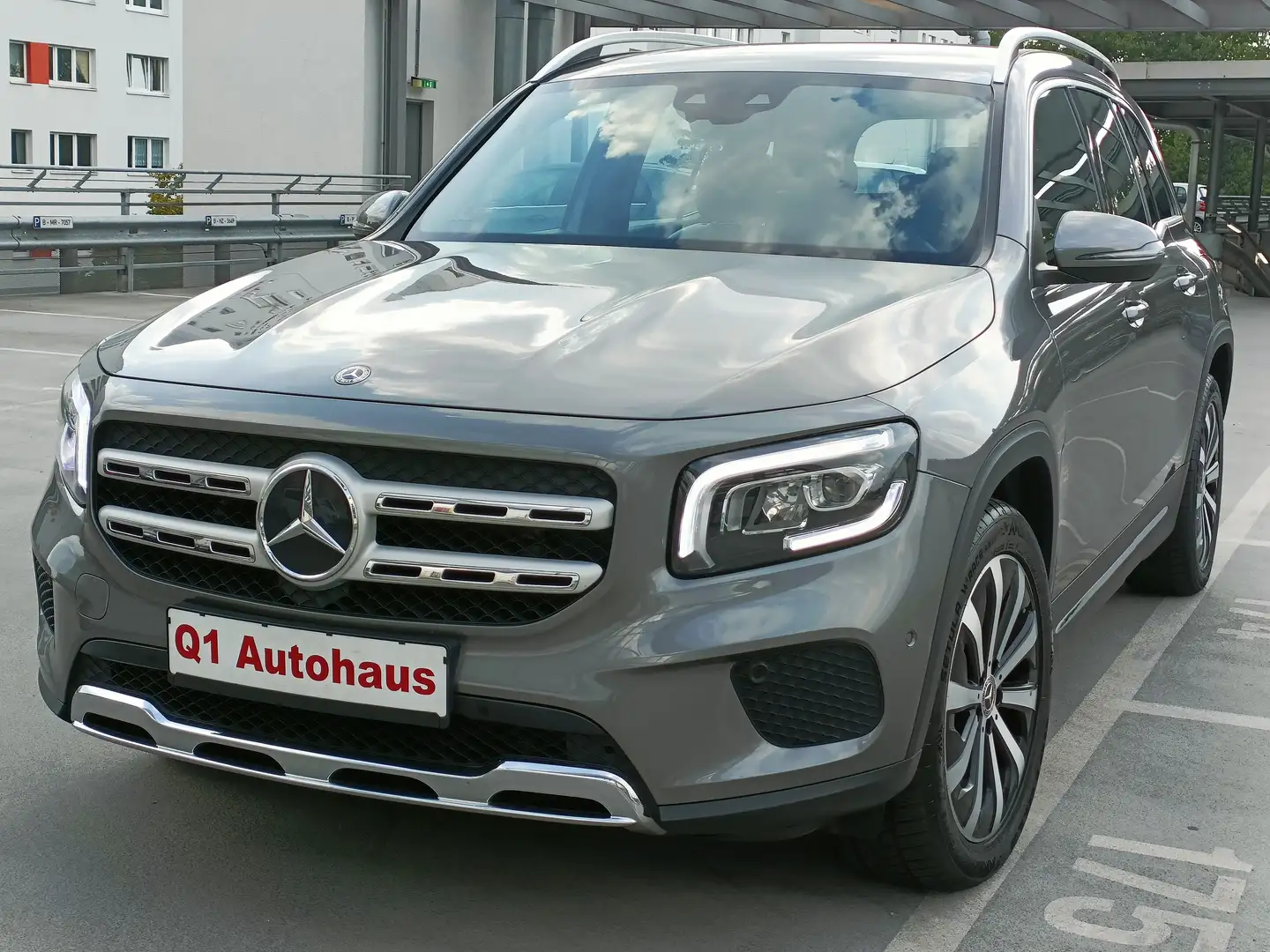 Mercedes-Benz GLB 180 d LED+/RFK/AMBIE/AUGMENREA/WIDESCREEN/E-KLAPPE/19" Gris - 1
