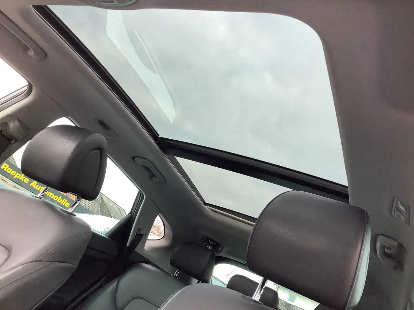 Hyundai TUCSON Style 2,0 CRDi Automatik 4WD / STAND-HZG Grau - 2