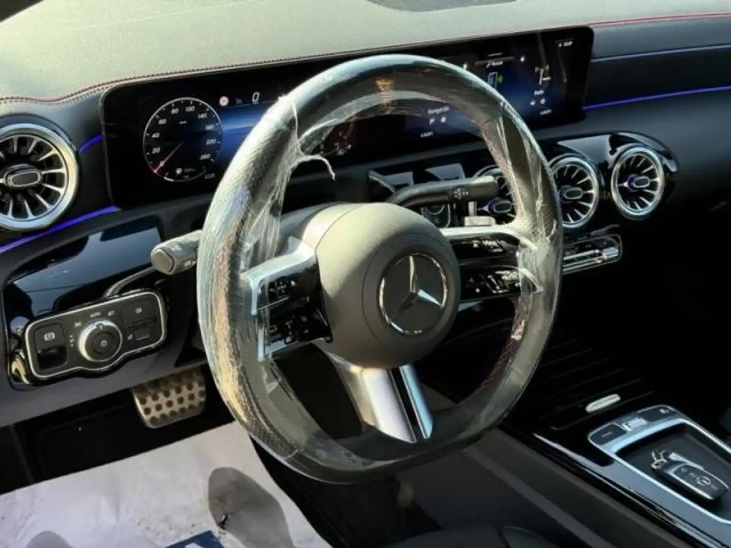 Mercedes-Benz CLA 200 Shooting Brake 200d 7G-DCT Schwarz - 2