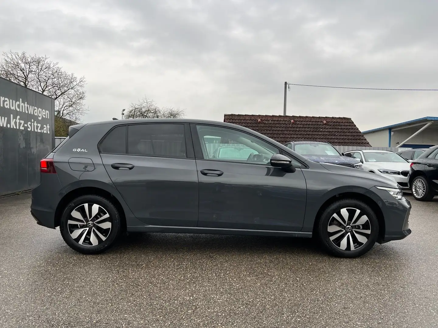 Volkswagen Golf Life GOAL 1,5 TSI ACT | NP: € 36.800 Grau - 2