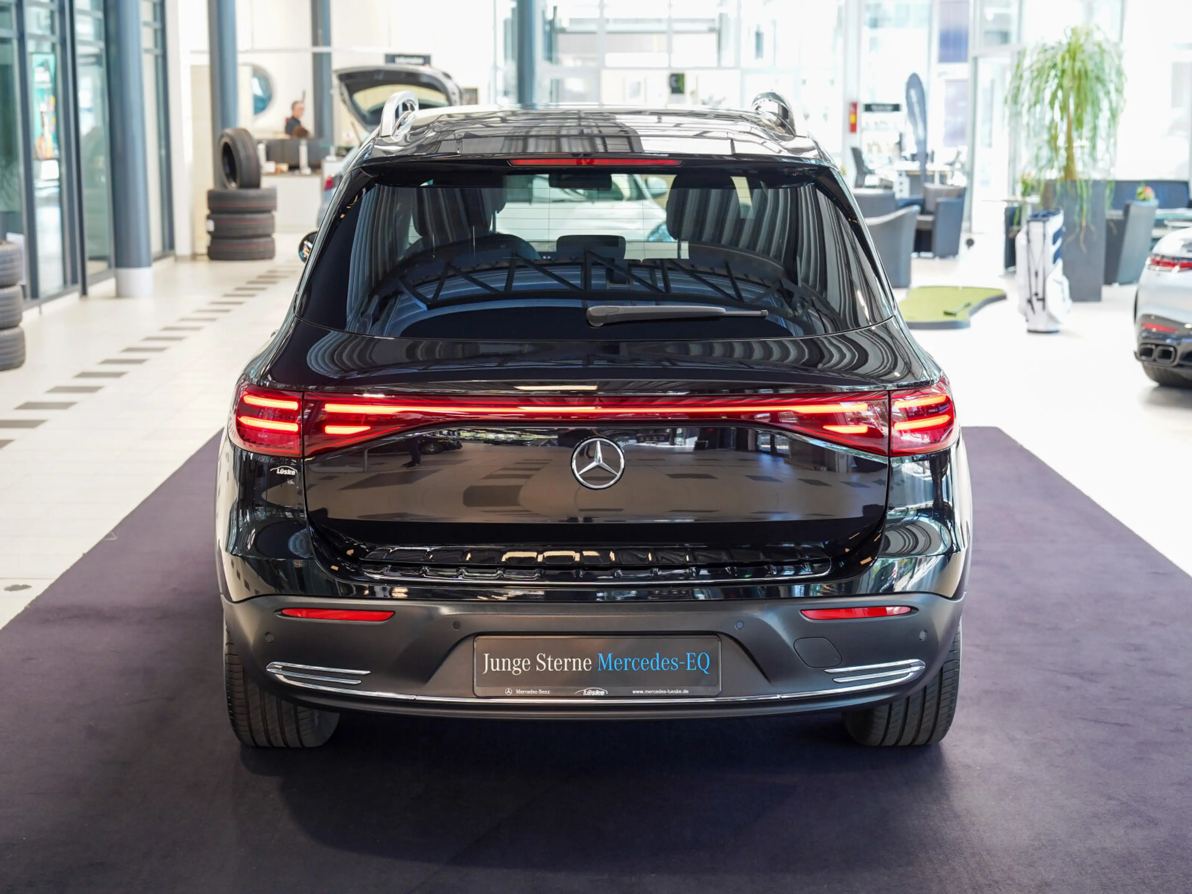 Mercedes-Benz EQB 300 EQB 300 4M Progressive DISTRONIC AHK CarPlay 360 — photo 4
