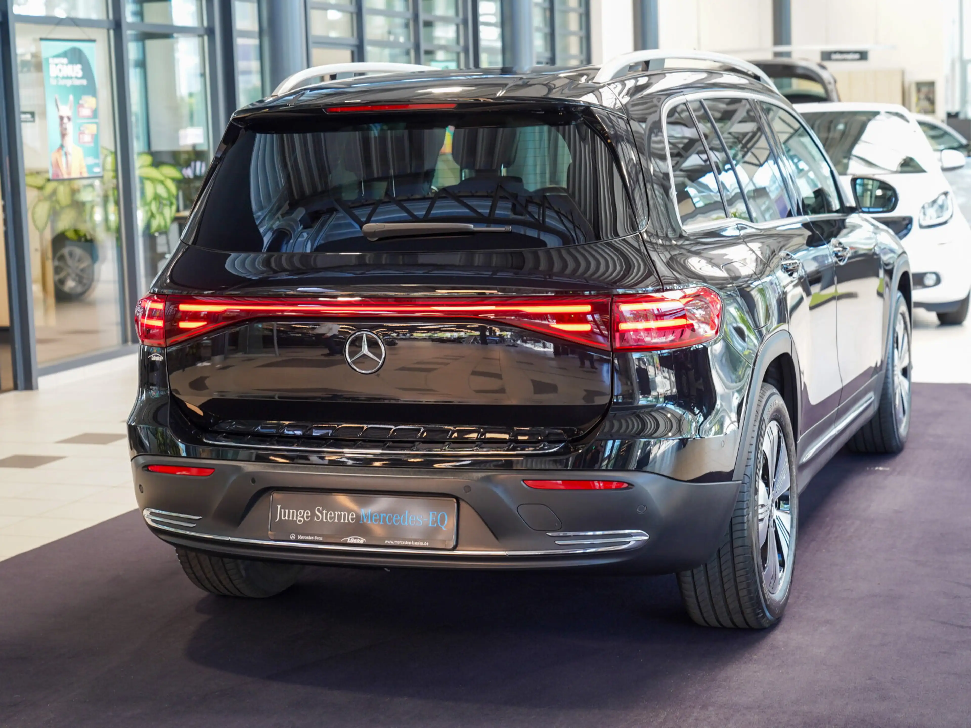 Mercedes-Benz EQB 300 EQB 300 4M Progressive DISTRONIC AHK CarPlay 360 — photo 3