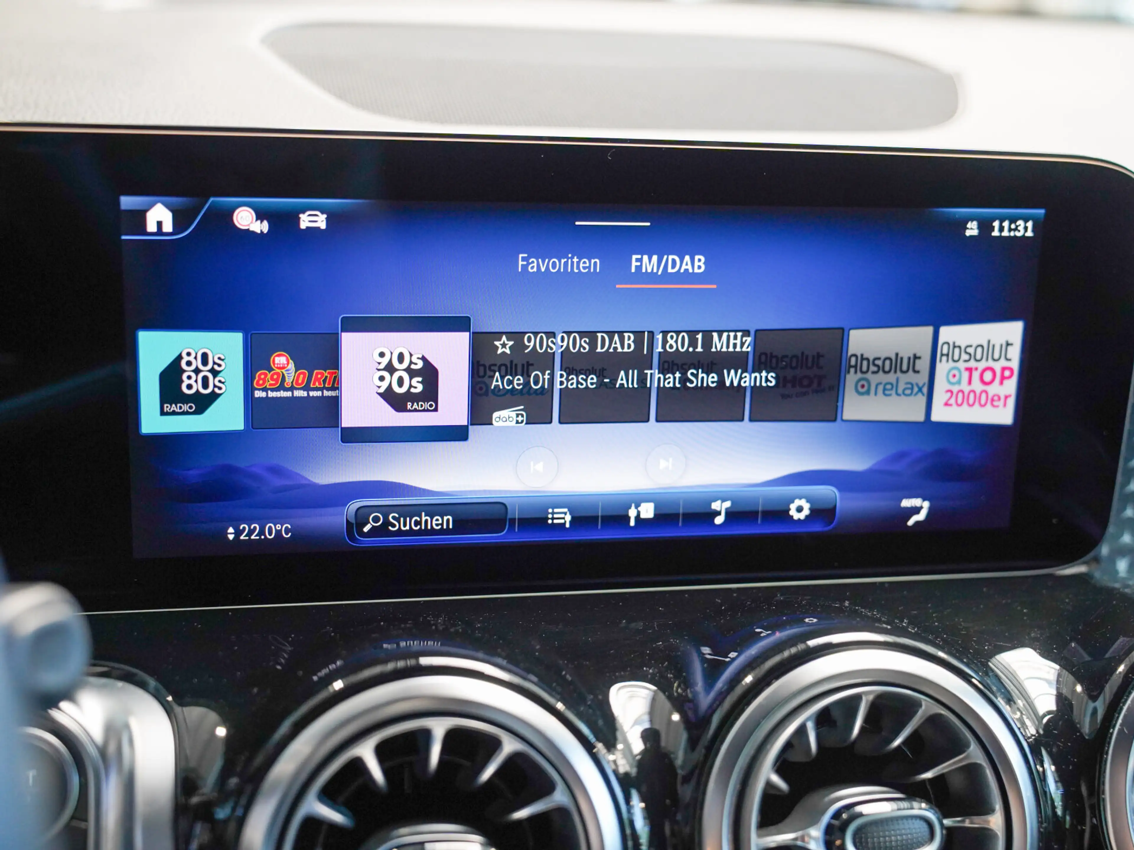 Mercedes-Benz EQB 300 EQB 300 4M Progressive DISTRONIC AHK CarPlay 360 — photo 19