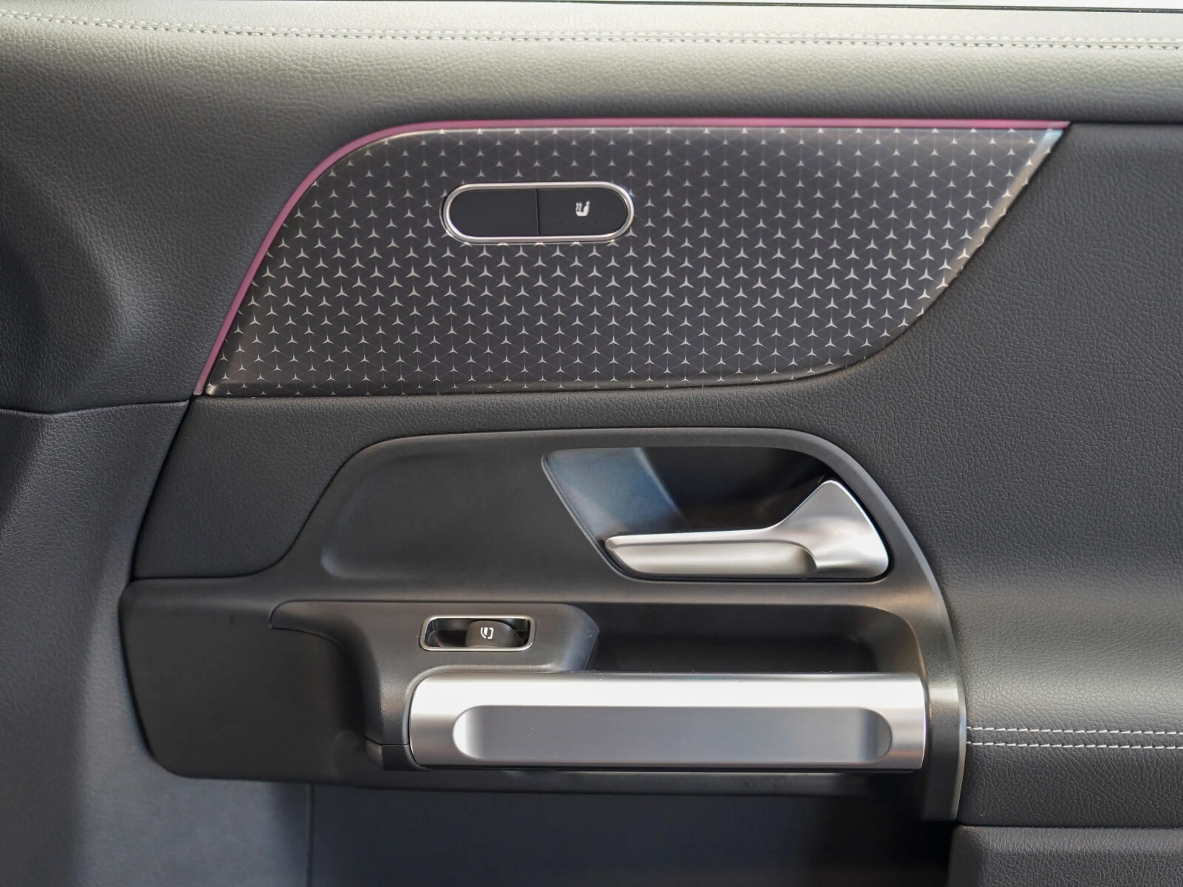 Mercedes-Benz EQB 300 EQB 300 4M Progressive DISTRONIC AHK CarPlay 360 — photo 13