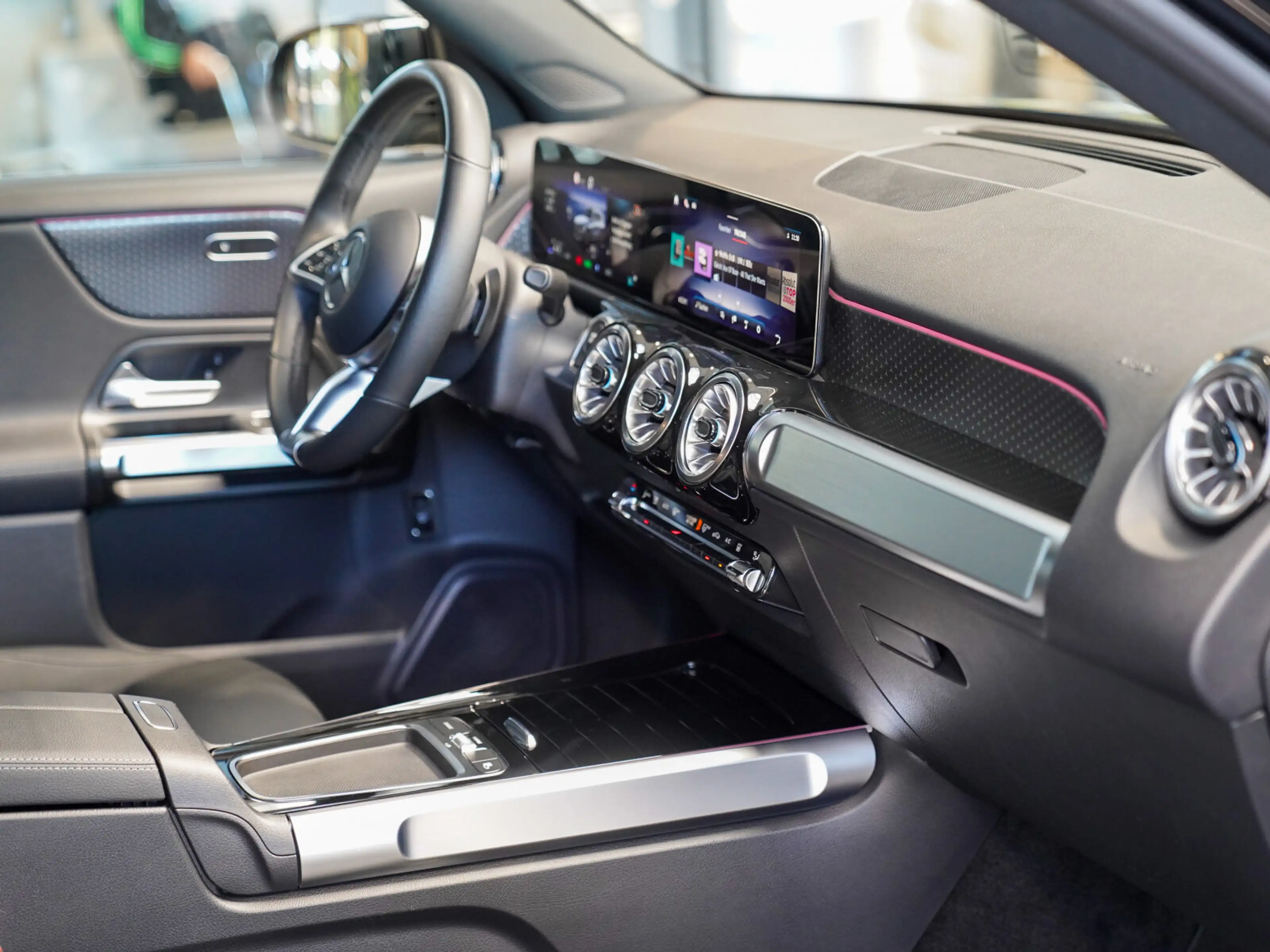 Mercedes-Benz EQB 300 EQB 300 4M Progressive DISTRONIC AHK CarPlay 360 — photo 12
