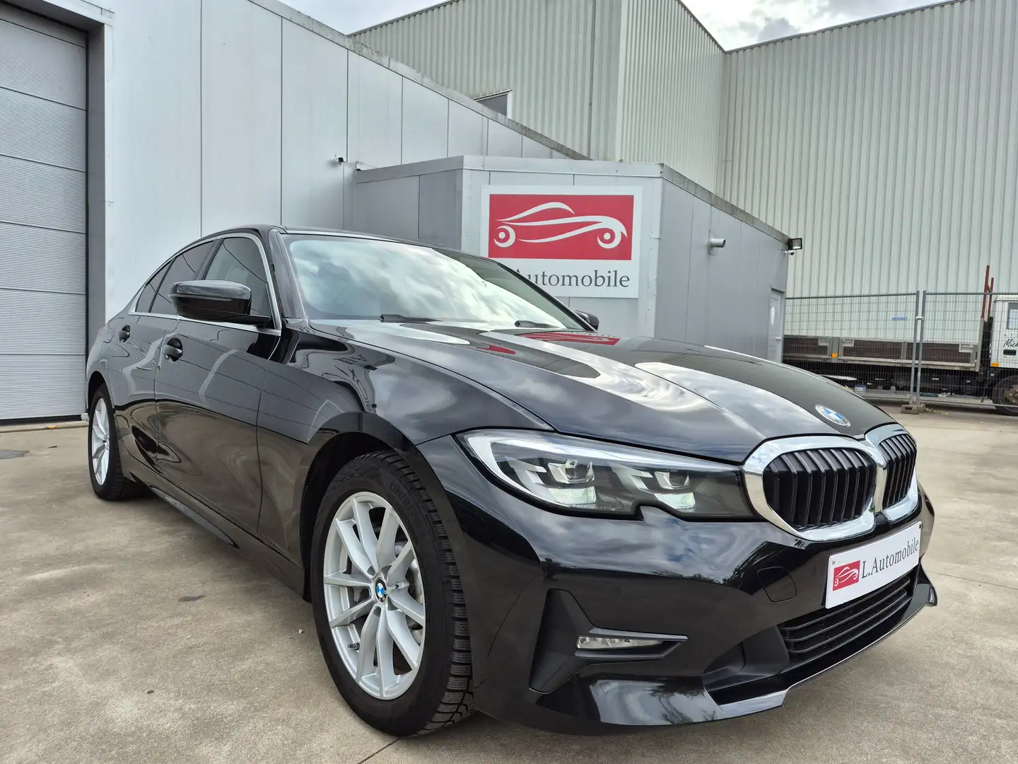 BMW 330 eA 296cv !! PHEV HYBRIDE / 96.472 KM ! 2021 ! Zwart - 2