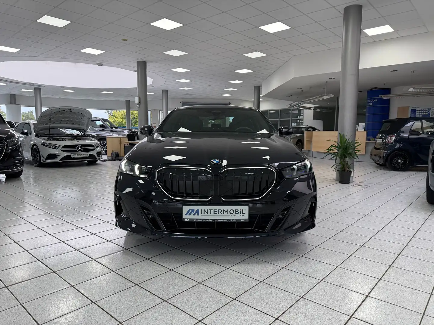 BMW 540 d xDrive M Sport Pro*PANO*HUD*H-K*STHZG*360° Schwarz - 2
