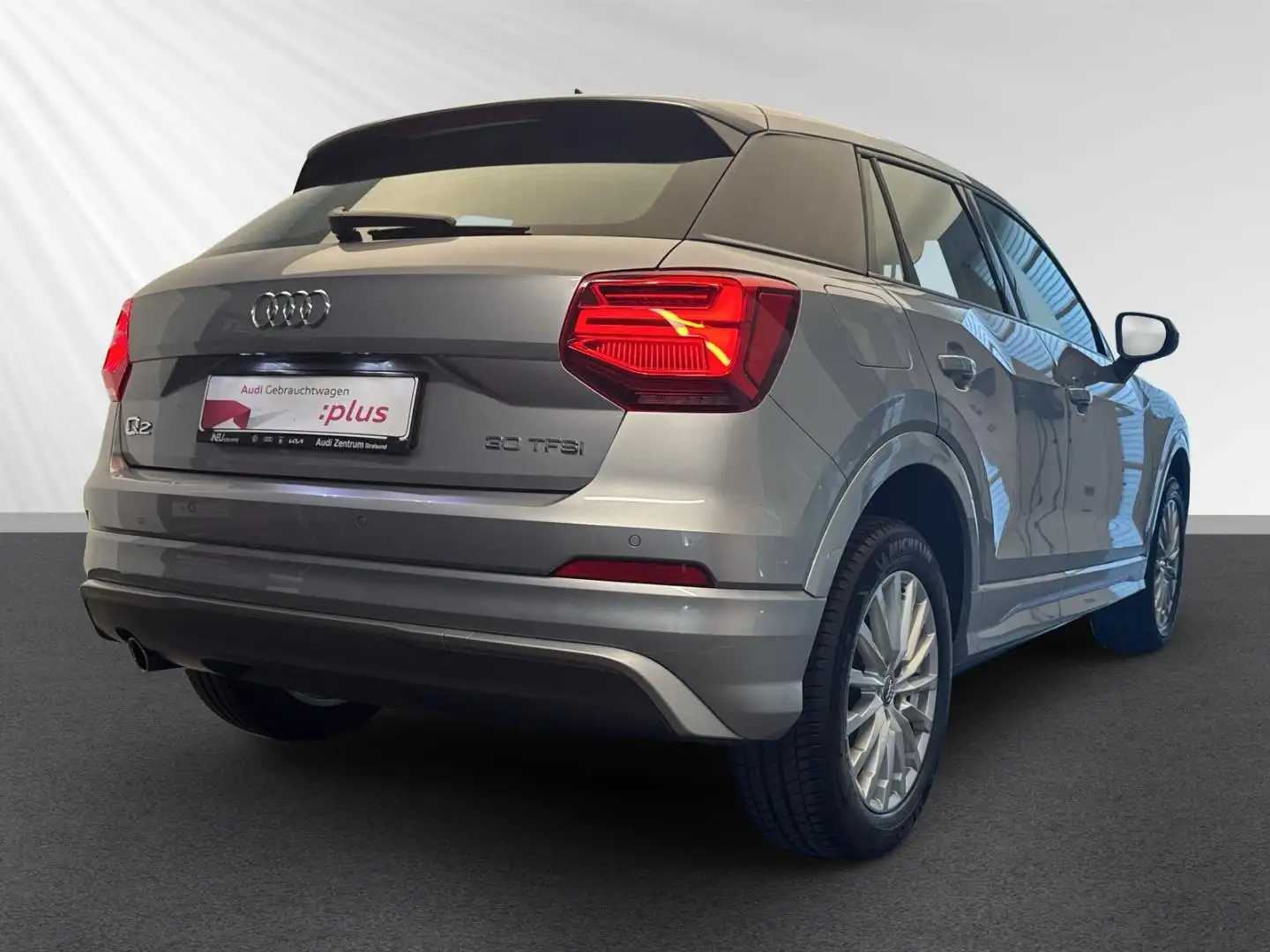 Audi Q2 Design 30 TFSI Silber - 2