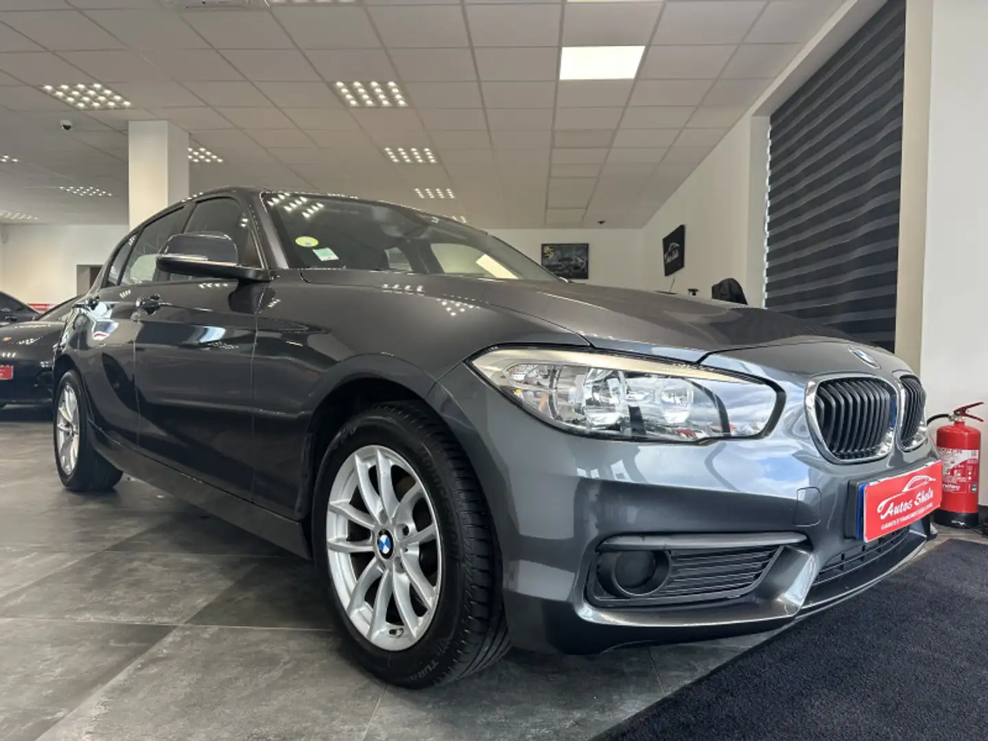 BMW 114 (F21/F20) / A PARTIR DE 136,52/MOIS* / 114D 95CH PREMIERE 5P Gris - 2
