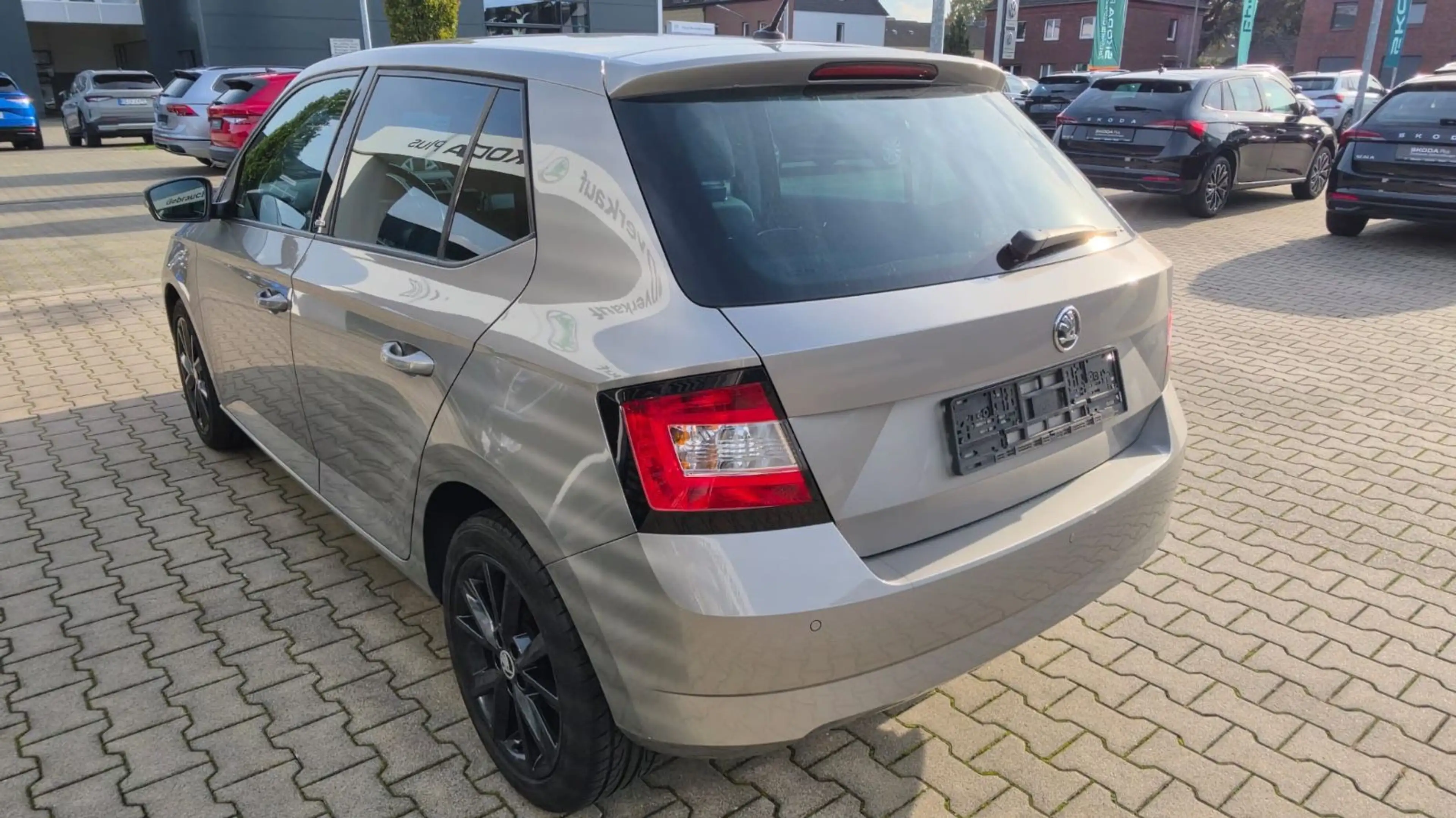 Skoda Fabia Joy * 1 HAND * NAVI * SHZ * TOP * — photo 2