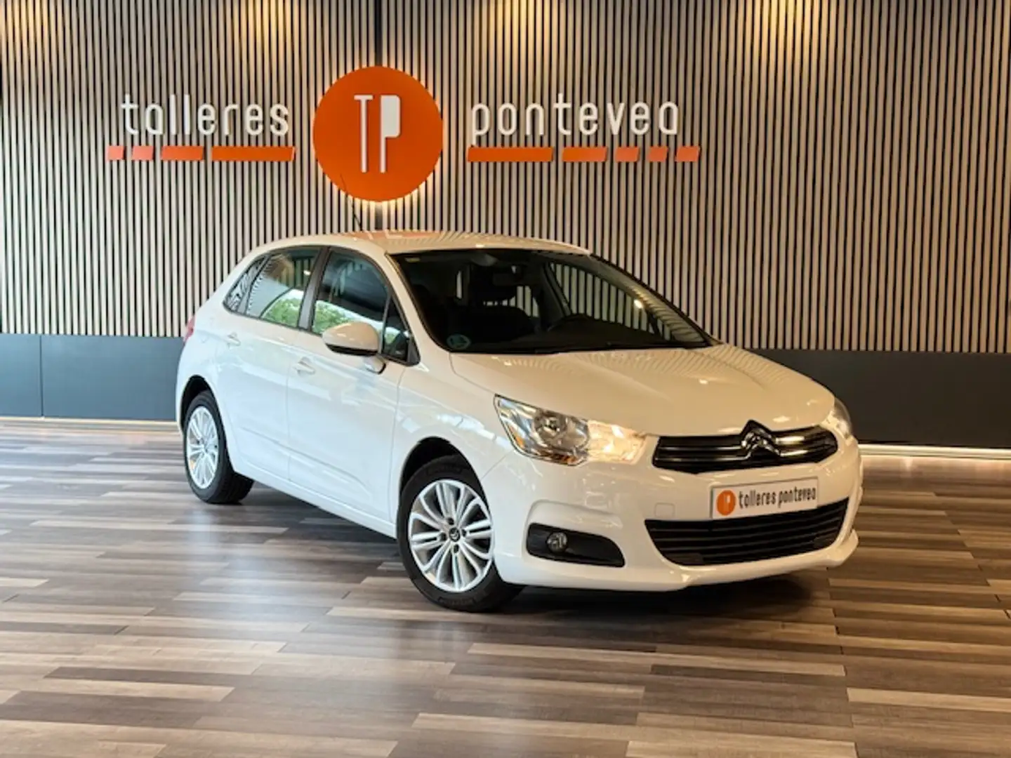 Citroen C4 1.6BlueHDI Live Edition 100 Weiß - 1