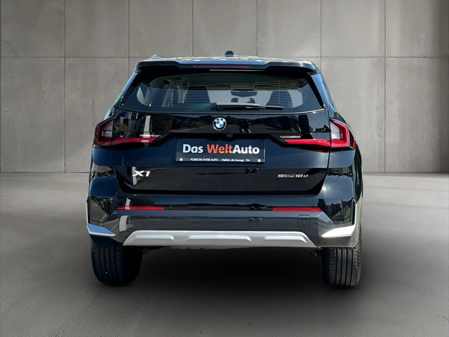 BMW X1 sDrive 18 d Schwarz - 2