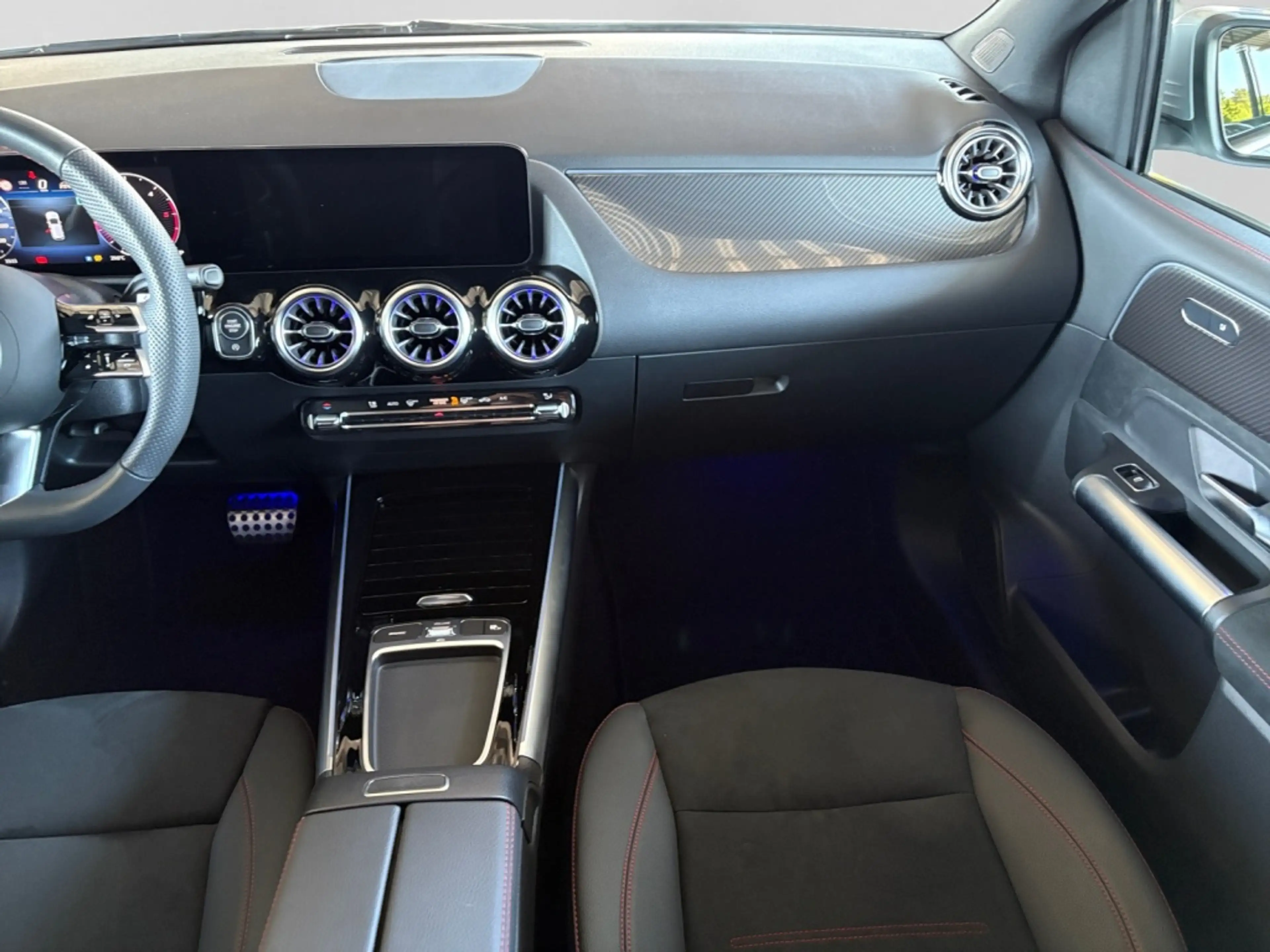 Mercedes-Benz B 200 d AMG|LED|AMB|DISTR+|PANO|360°|AHK|SHZ|CarP — photo 12