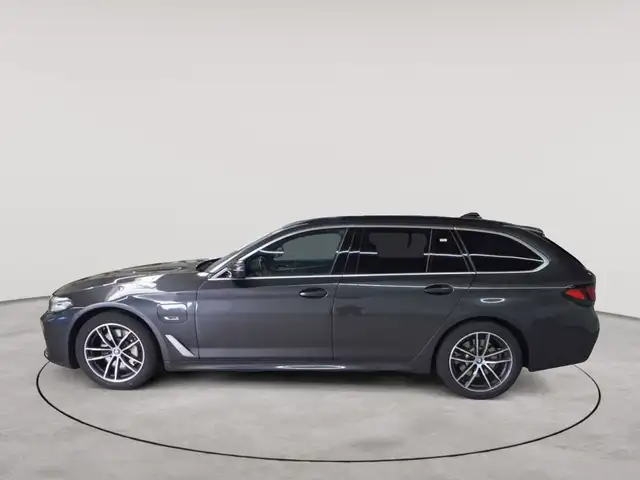BMW 5 Series view 6