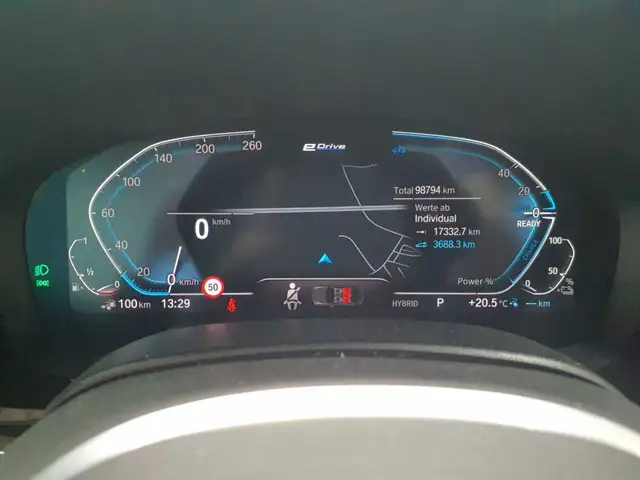 BMW 5 Series view 11