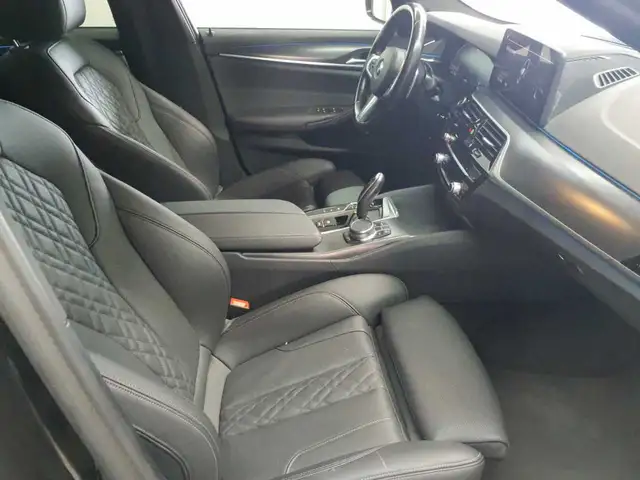 BMW 5 Series view 8