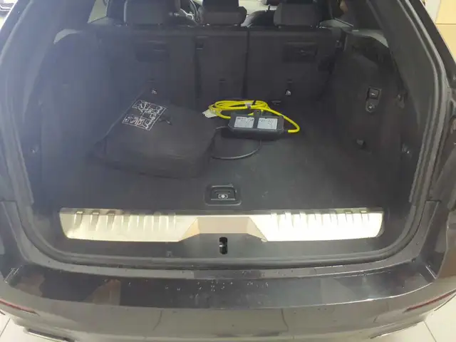 BMW 5 Series view 15
