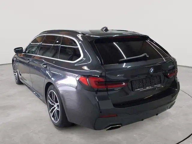 BMW 5 Series view 5