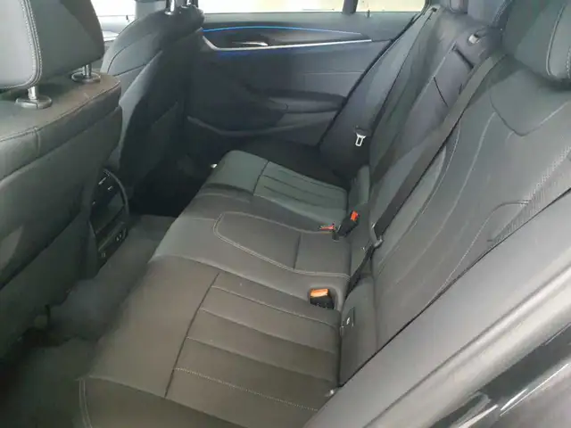 BMW 5 Series view 13