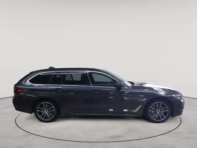 BMW 5 Series view 3