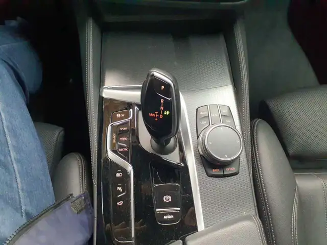 BMW 5 Series view 10
