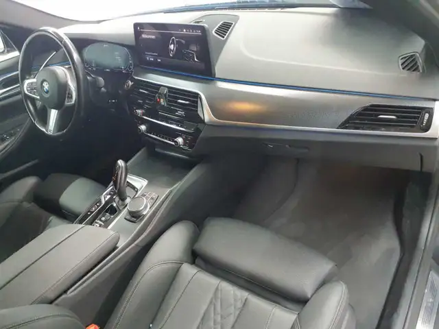 BMW 5 Series view 9