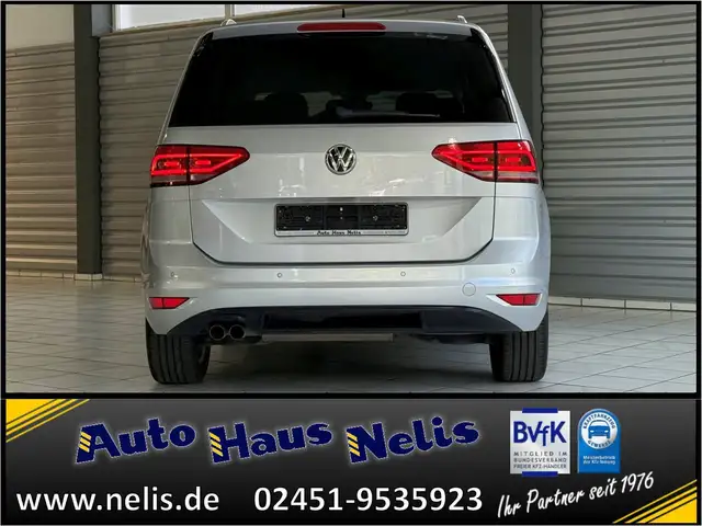 Volkswagen Touran view 4