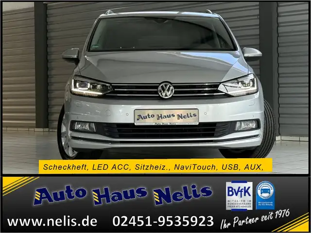 Volkswagen Touran view 3