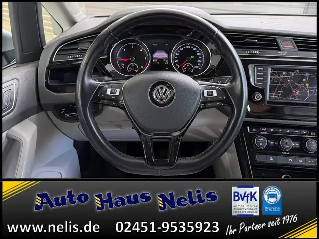 Volkswagen Touran view 10