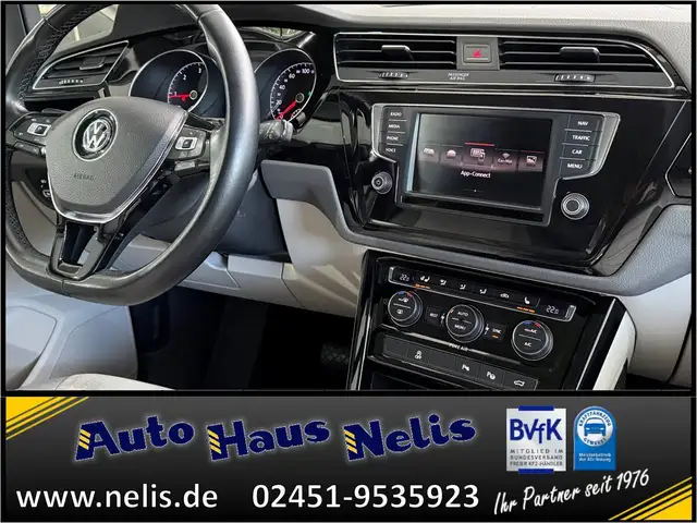 Volkswagen Touran view 12