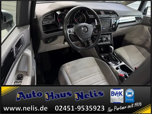Volkswagen Touran view 8