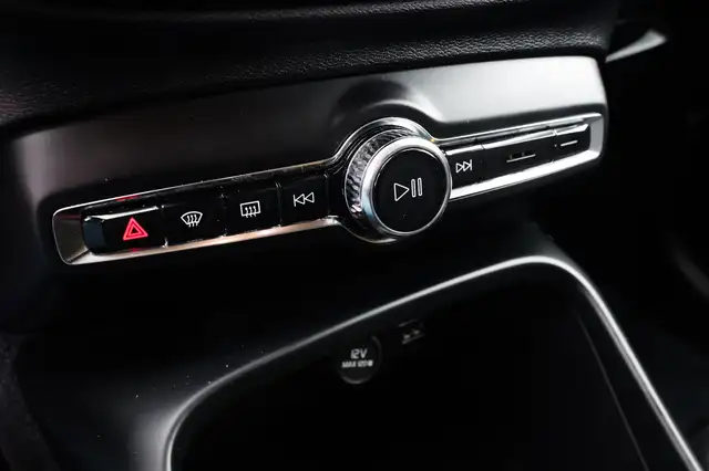 Volvo XC40 view 16