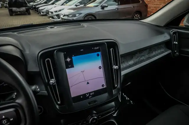 Volvo XC40 view 17