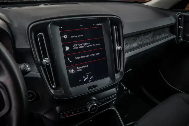 Volvo XC40 view 13