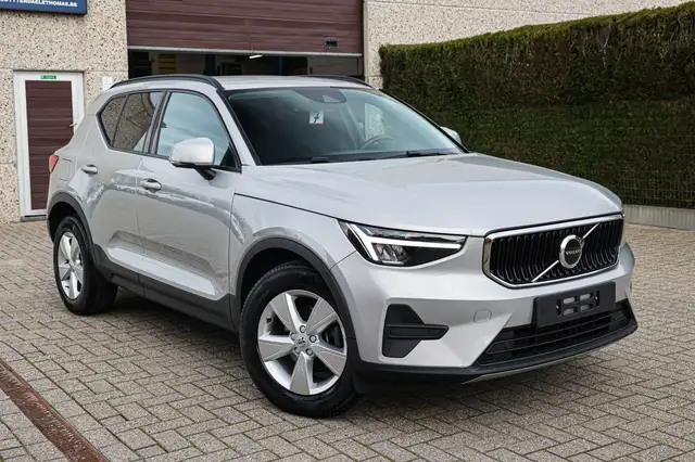 Volvo XC40 view 3