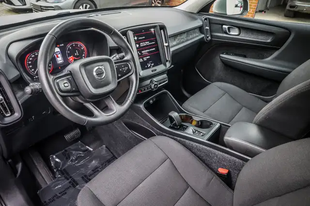 Volvo XC40 view 9