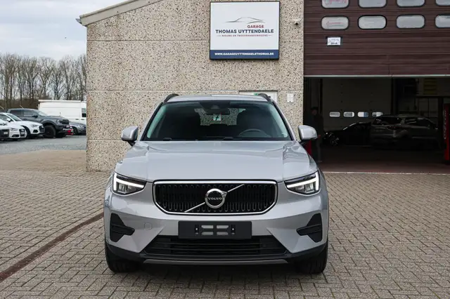 Volvo XC40 view 2