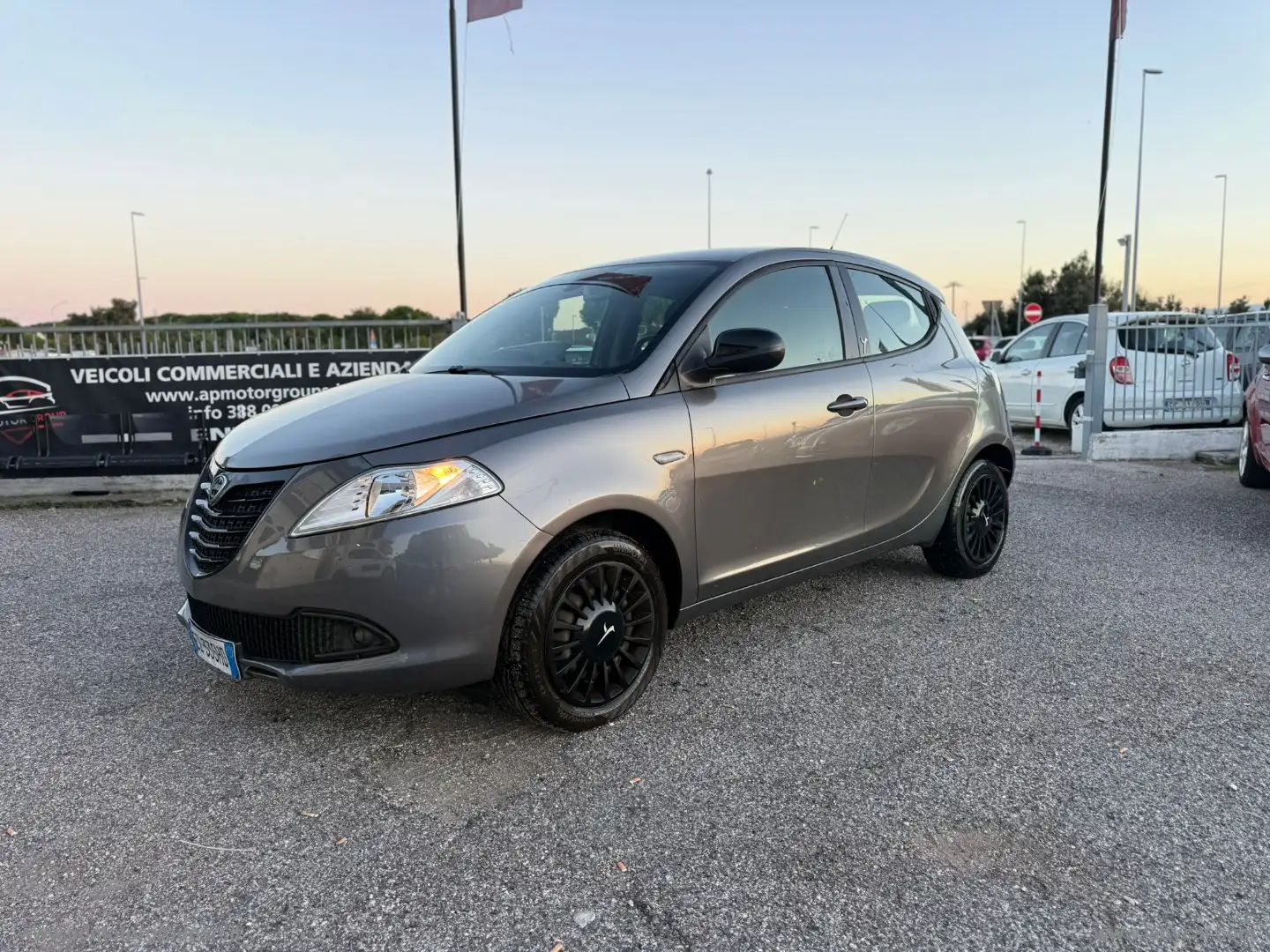 Lancia Ypsilon 1.2 69 CV 5p. S&S ELEFANTINO BLU - 2