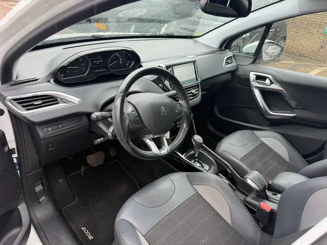 Peugeot 2008 view 12