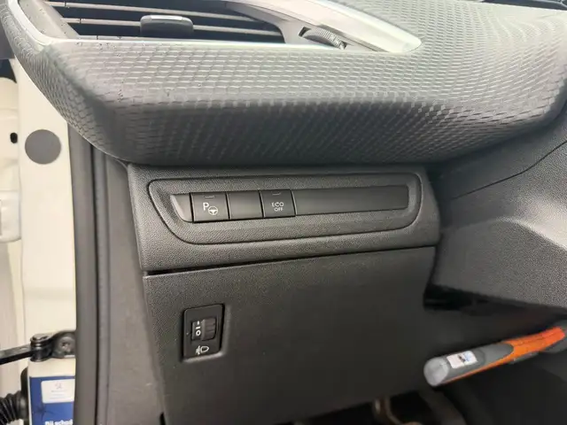 Peugeot 2008 view 19